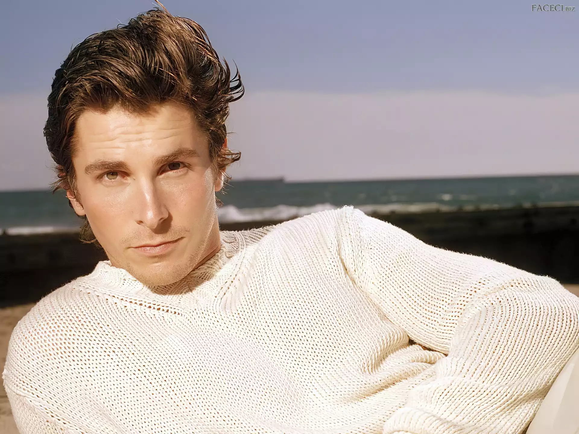 jasny sweterek, Christian Bale